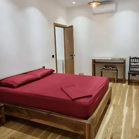 בית הארחה Queen Barbara