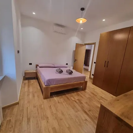 Queen Barbara * ג'נובה